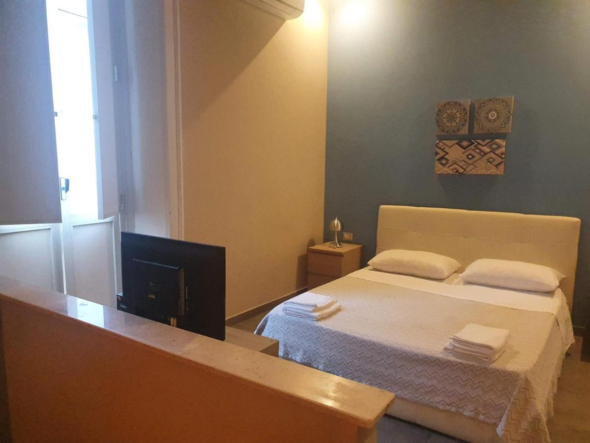Emyjo Central B&B Наполи Екстериор снимка