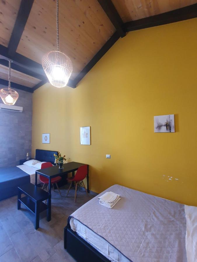 Emyjo Central B&B Наполи Екстериор снимка